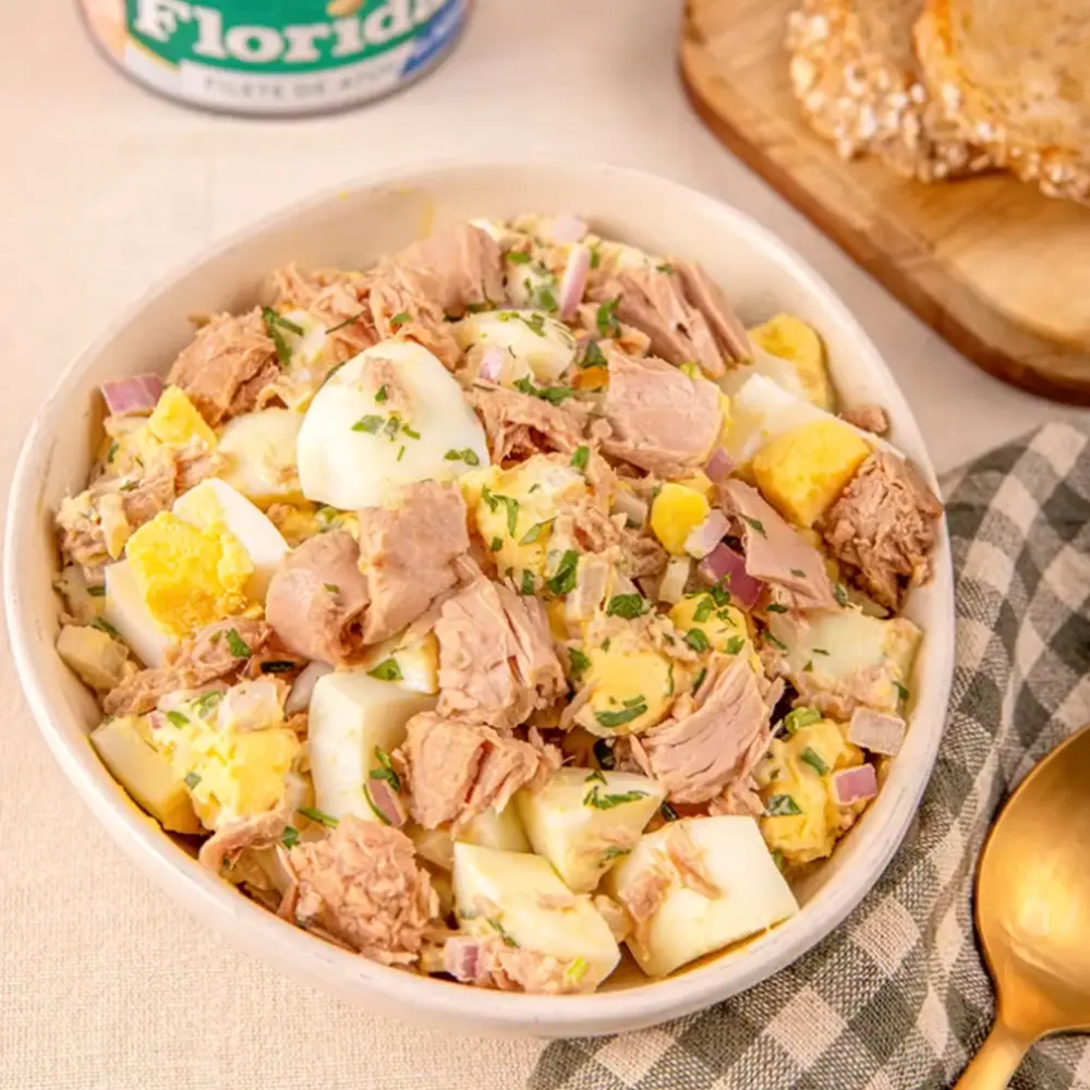 Ensalada de huevo con atún