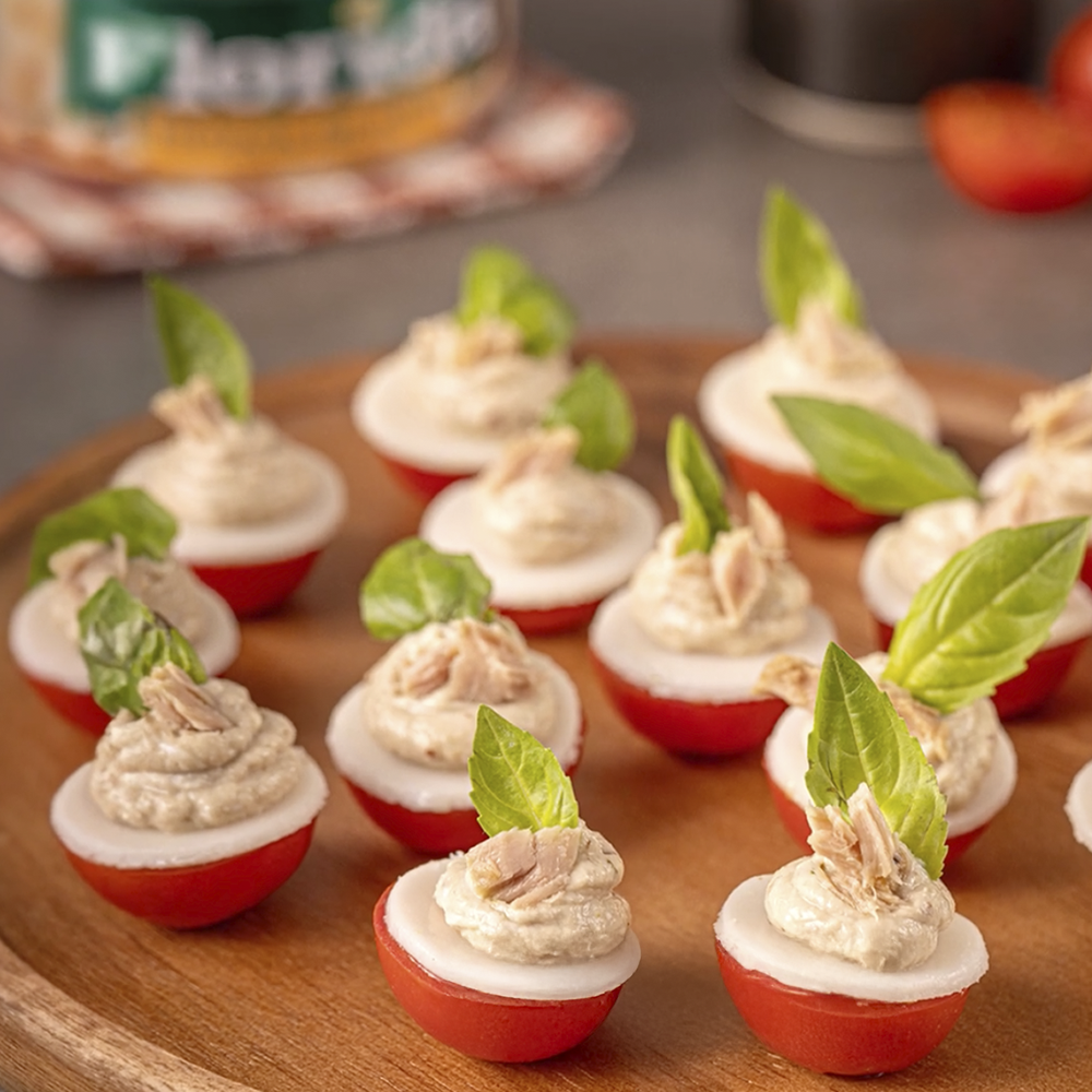 Tomate cherry con mouse de atún al pesto