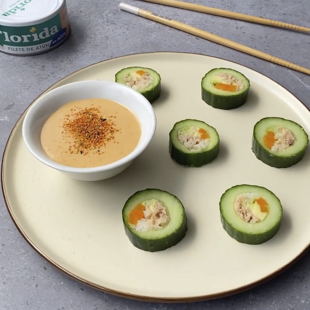 Makis de pepino con atún