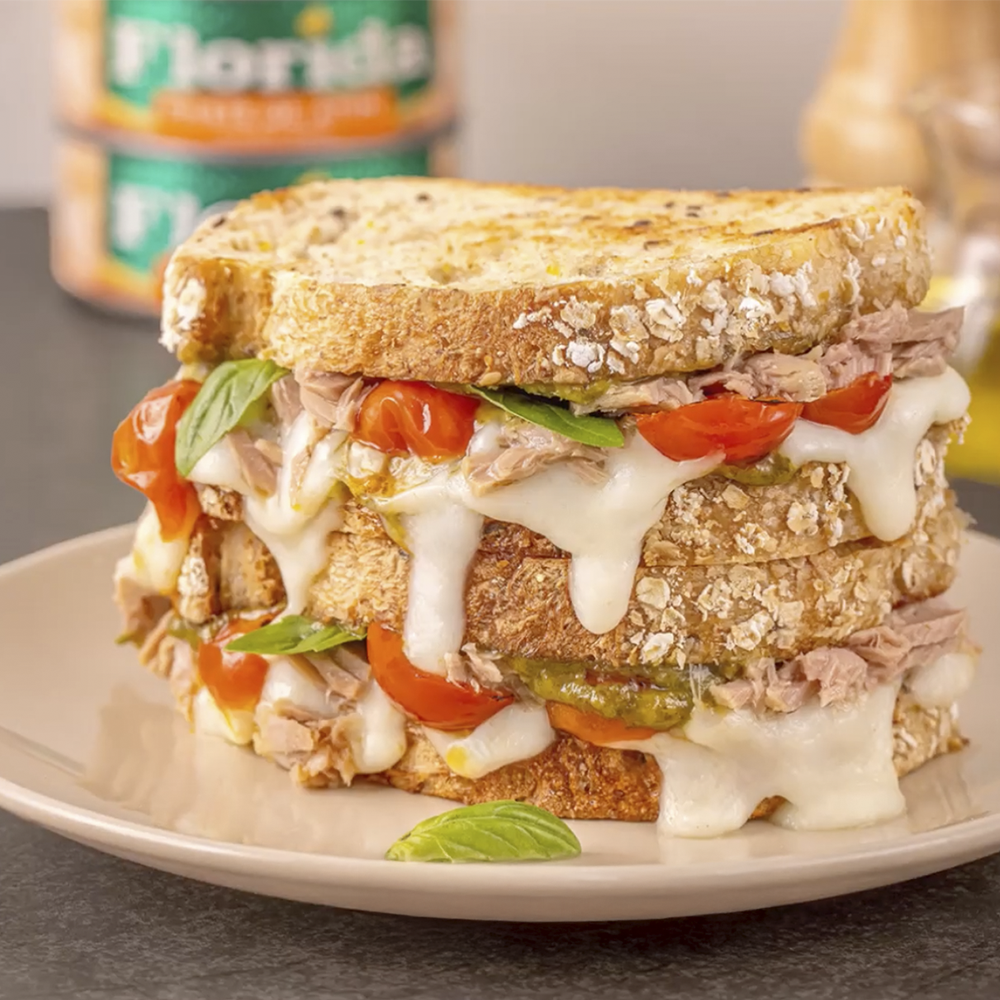 Sándwich caprese con atún